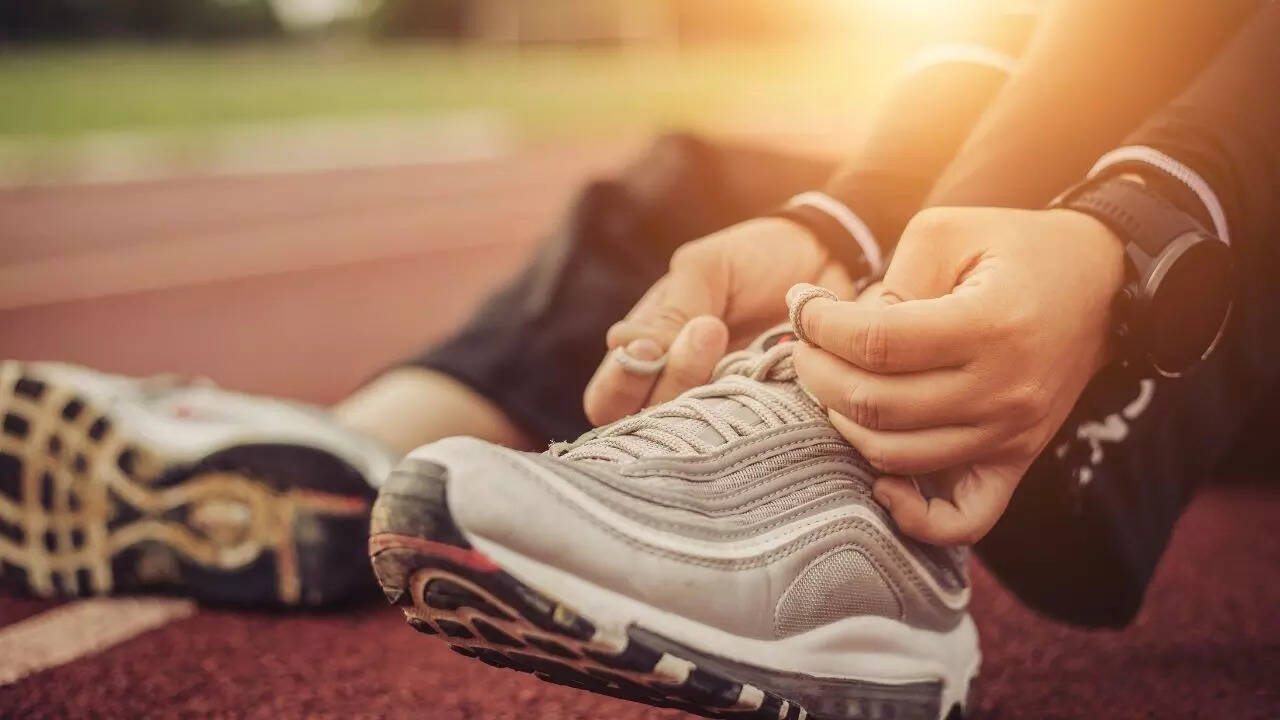 Jumping rope vs running (Image credits: Canva)