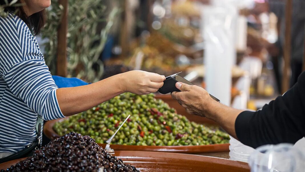 How to protect yourself from ghost-tapping payment card scams nationwide